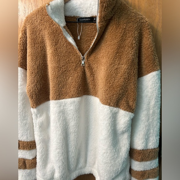 NWOT Sherpa sweatshirt white and tan super soft sweatshirt size Medium - Picture 7 of 15